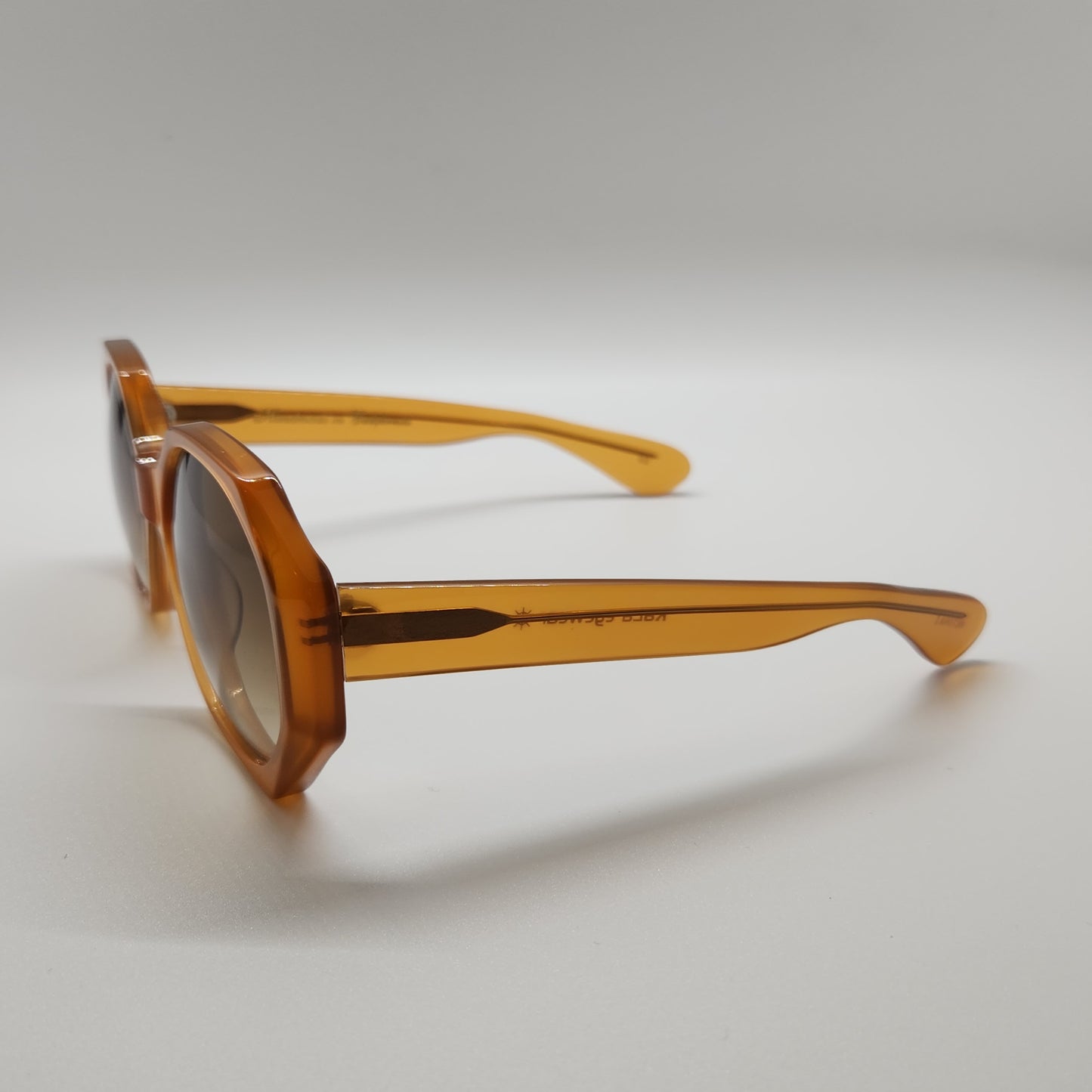 Victoria 2 OJ Sunglasses Profile